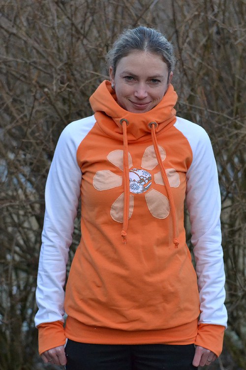 Oranžová mikina — foto 1