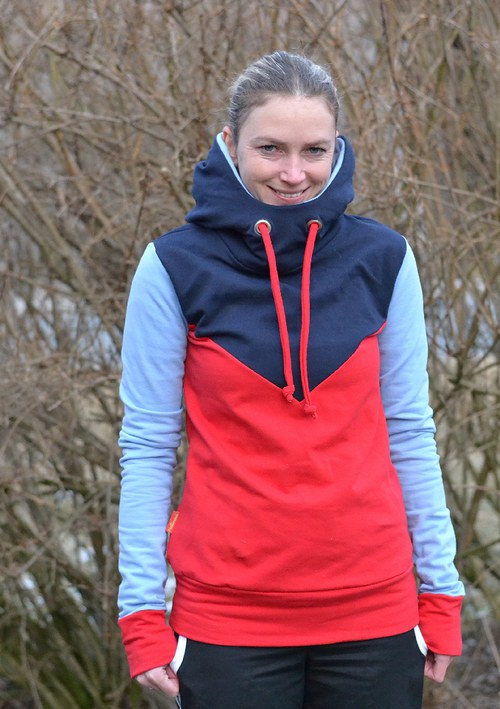 Tříbarevná mikina — foto 1