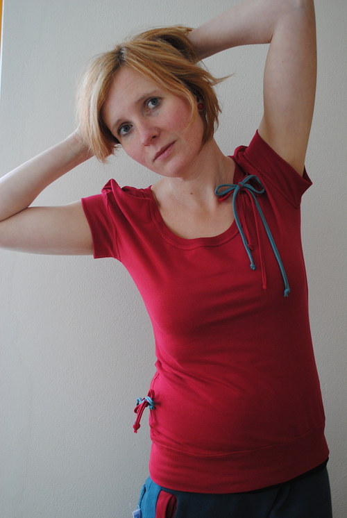 Triko jahodové, vel. S — foto 1