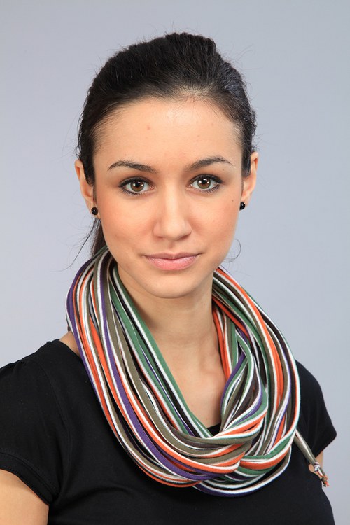 Decolt pestrobarevný — foto 1