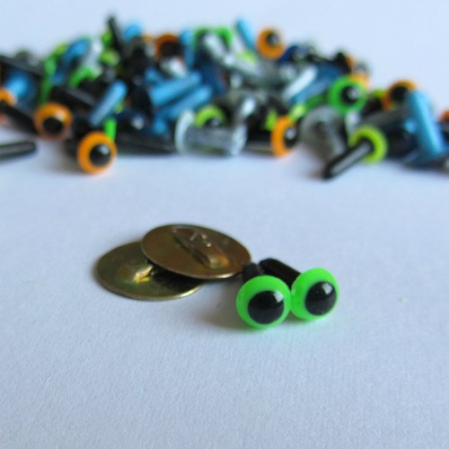 Plastové očička - zelené, 4,5 mm — foto 1
