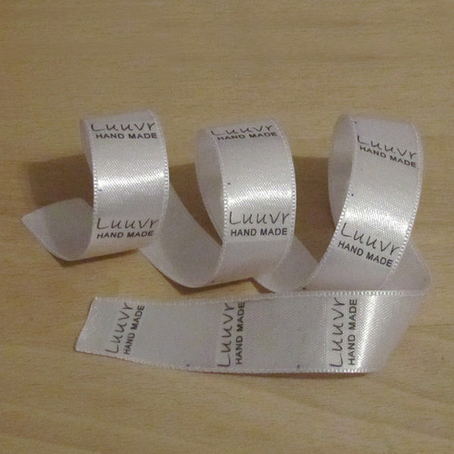 Textilní všívací štítky s logem — foto 1