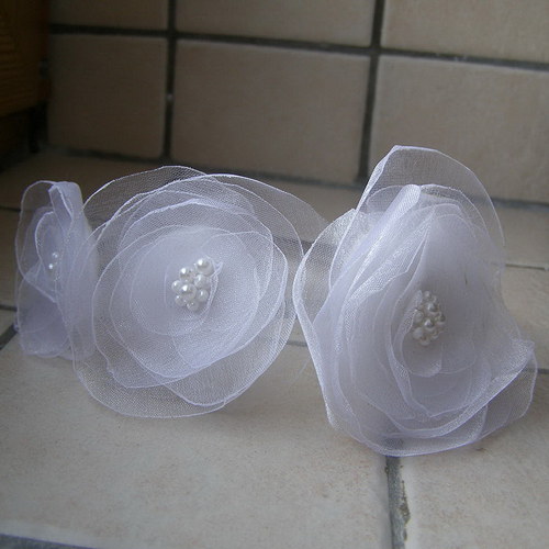 Bílá čelenka — foto 1