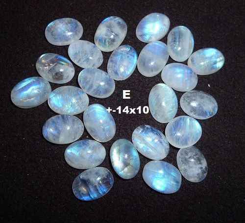 Měsíční kámen 14x10mm- CABOCHON — foto 1