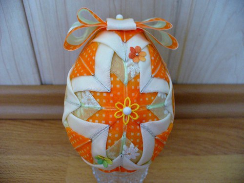 Oranžovobílé vajíčko — foto 1