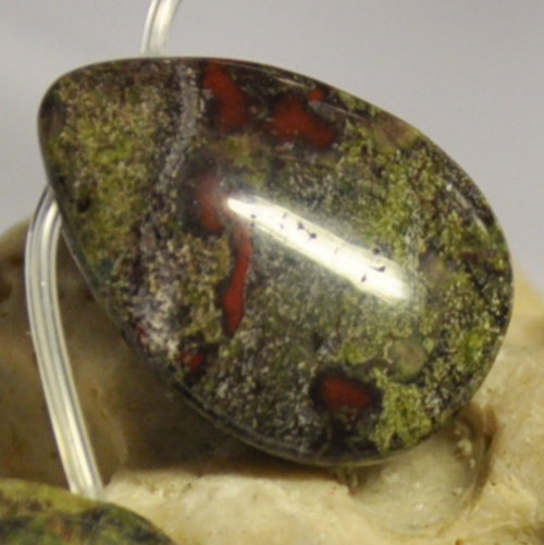 6 Dračí krev - slza 25x18 mm — foto 1