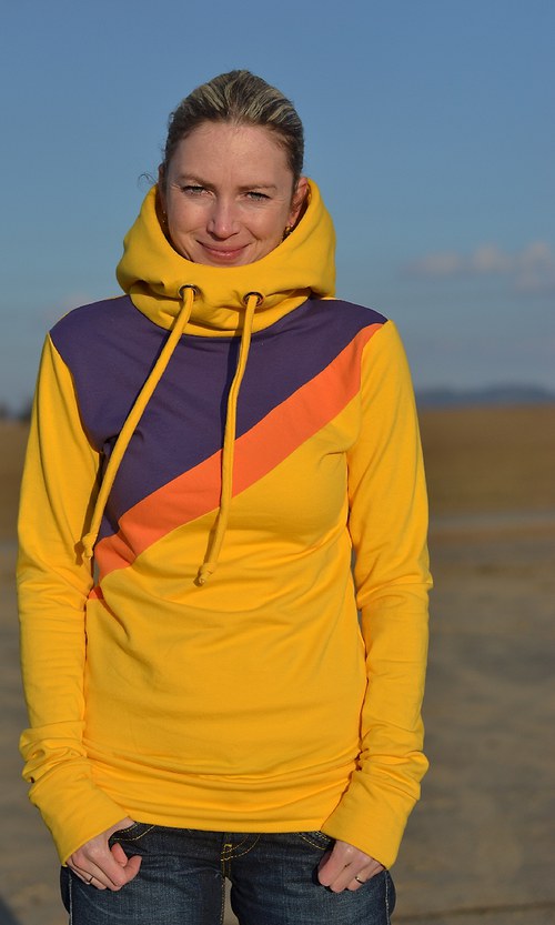 Žlutá mikina — foto 1