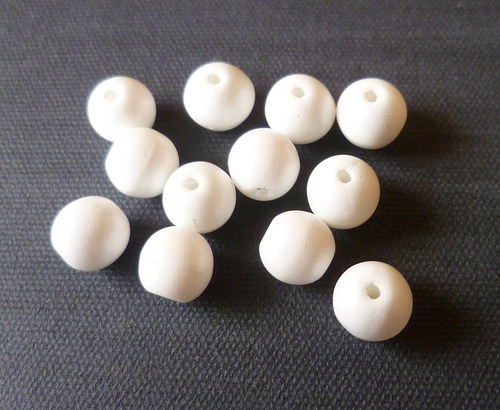 Kuličky BÍLÁ II., 6 mm - 40 ks — foto 1