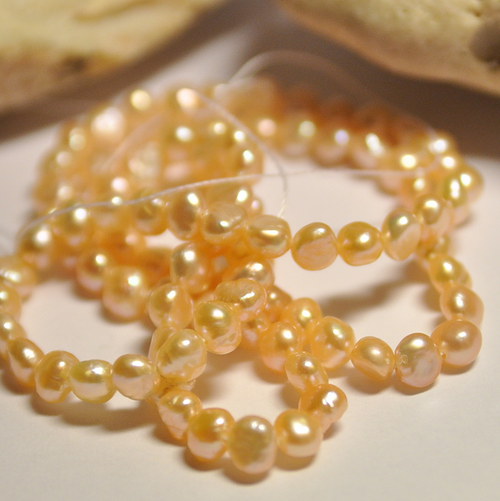 PR4 Říční perly Peach 4mm /25ks — foto 1