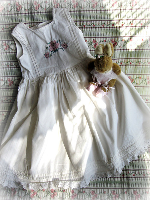 Šatičky ve vintage stylu — foto 1