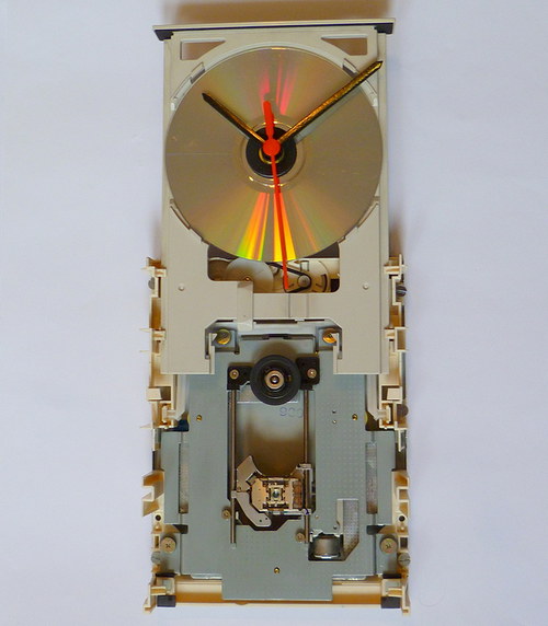 Hodiny z cd mechaniky — foto 1