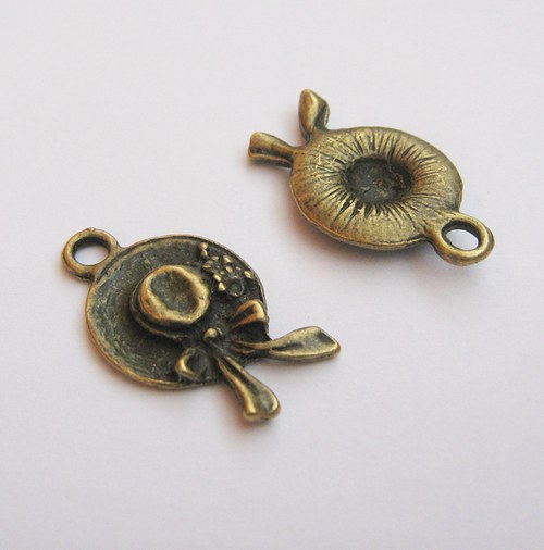 Klobouček 25 x 15 mm