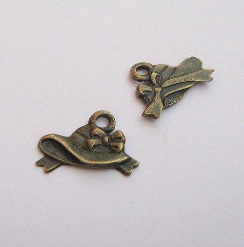 Klobouček 17 x 12 mm 2 ks