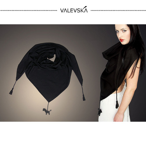 Černý kůň, oversize pléd — foto 1