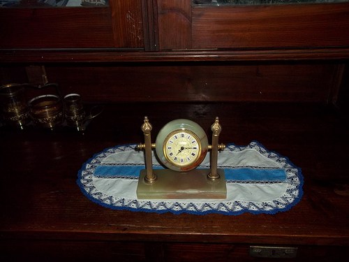 Onyxové stolní hodiny — foto 1