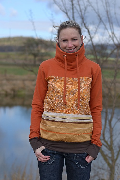 Cihlová mikina — foto 1