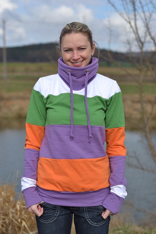 Pruhovaná mikina — foto 1