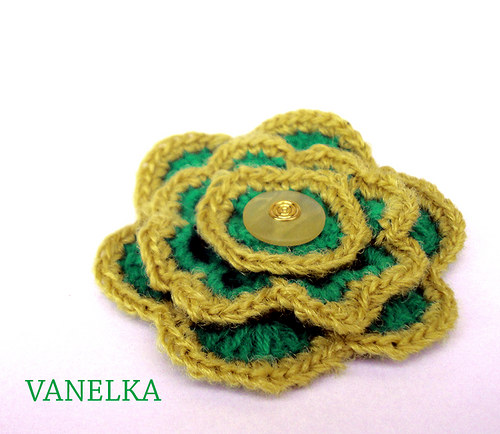 Green flower - háčkovaná brož