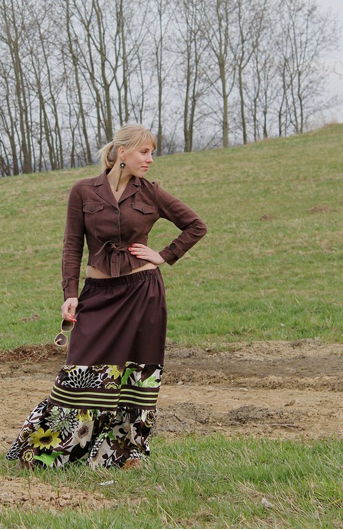 Kdo mě najde v trávě:-) sukně — foto 1