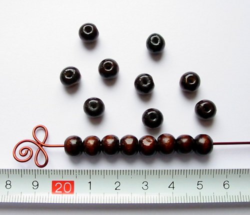 Dřevěné kuličky tmavě hnědé, průměr 8 mm, 50 ks — foto 1