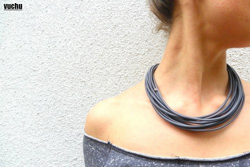 V tmavě šedé + náušnice zdarma:o) — foto 1