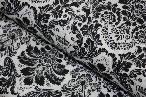 Bílá s černými ornamenty — foto 1