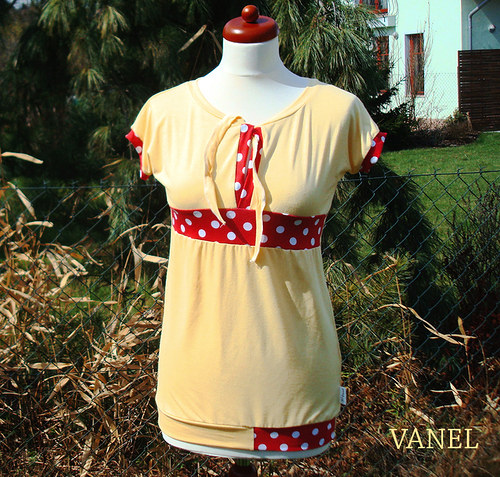 Apricot with polka dots - tričko - rezervace — foto 1