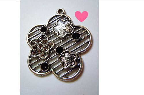 Přívěsek velká květina — foto 1