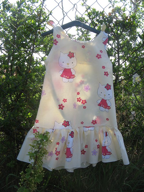 Šaty Hello Kitty — foto 1