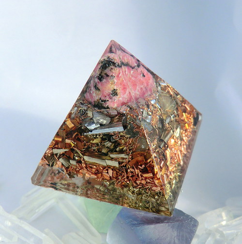 Orgonit - Pyramida 4x4 s Rodonitem — foto 1