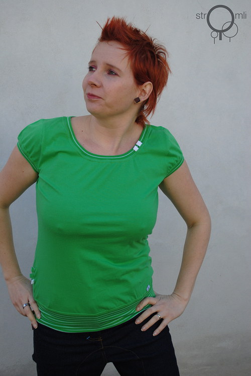 Zelené lemované proužkem pro ms.martinez — foto 1