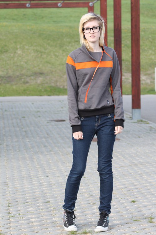Mikina SLEVA 5O % — foto 1