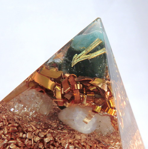 Orgonit - Pyramida 4x4 se Smaragdem — foto 1