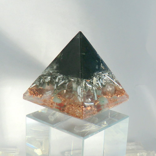 Orgonit *Pyramida4* 4x4cm - ŠUNGIT — foto 1