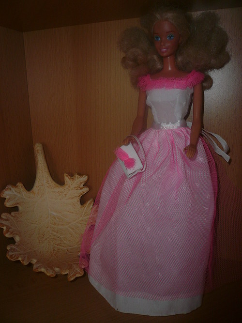 SLEVA Bílo-růžové šatičky pro Barbie 2v1 — foto 1