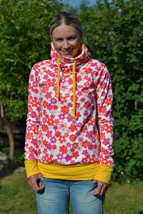 Kytičkovaná mikina — foto 1