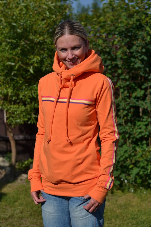 Oranžová mikina — foto 1