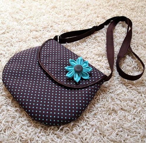 Minikabelka hnědá puntíkatá — foto 1