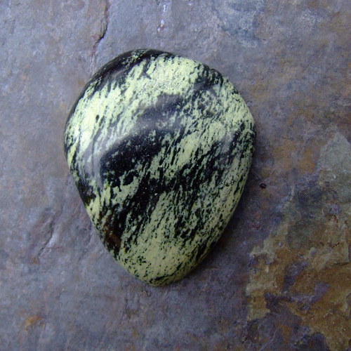 Serpentyn chytha, kabošon č.250 — foto 1