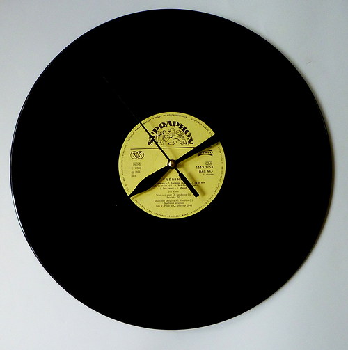 Hodiny z LP žlutá — foto 1