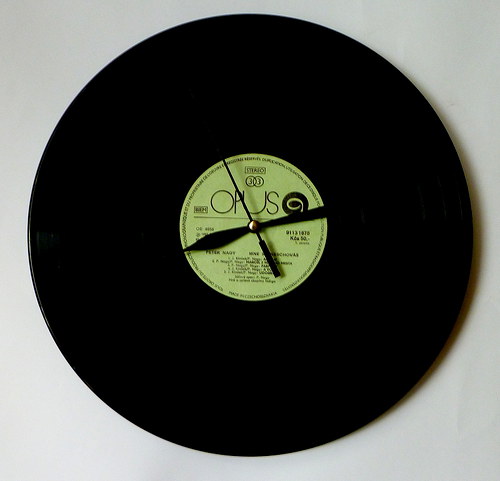 Hodiny z LP zelená Opus — foto 1