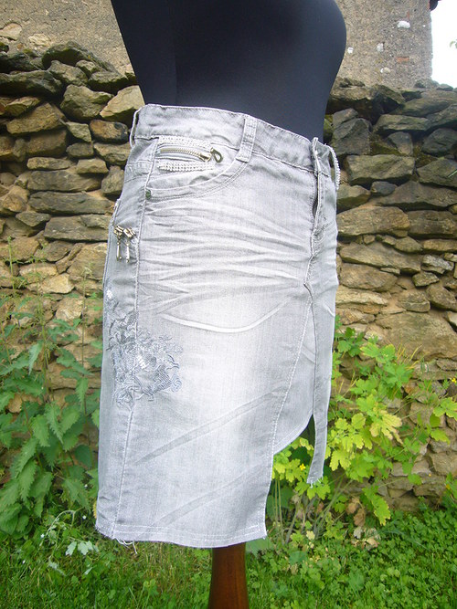 Stříbrně šedivá denimka — foto 1