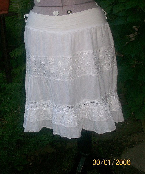Bílá Kaskádová Sukně — foto 1