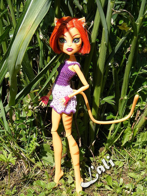 Hačkované šatičky pro panenky Monster High — foto 1