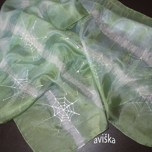 Šálka - pavučinky v trávě — foto 1