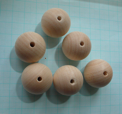 Dřevěný korálek 25mm