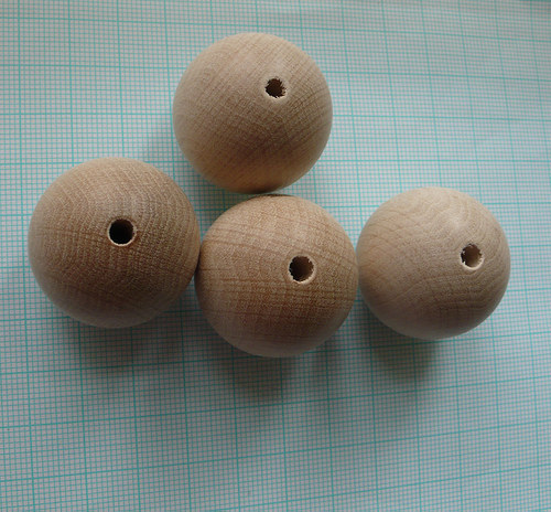 Dřevěný korálek 30mm JAVOR