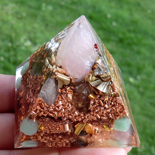 Orgonit - Pyramida 5x4,5cm - Růženínová — foto 1