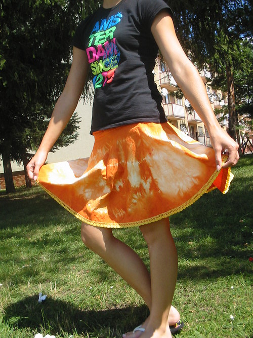 Pomerančová kolová sukně — foto 1