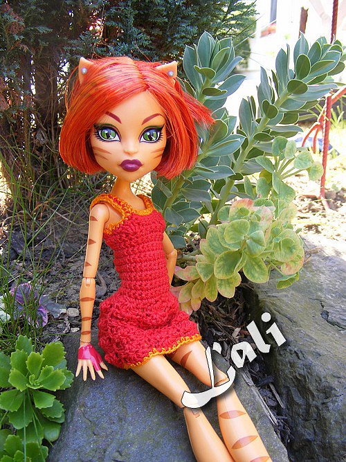 Háčkované šatičky pro Monster High — foto 1